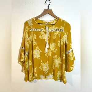 G Collection Yellow Floral Boho Blouse W/ Bell Sleeve Tassel & Lace Detail Small